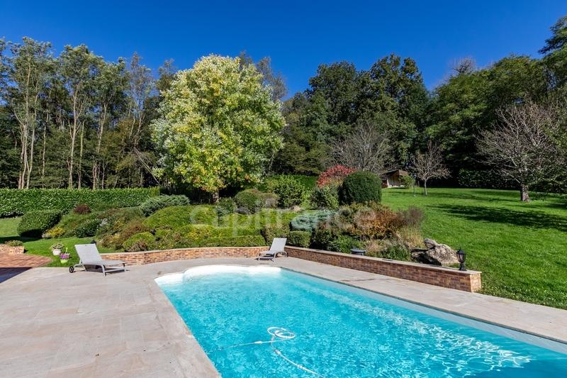 Maison - 300 m² - 10 pièces