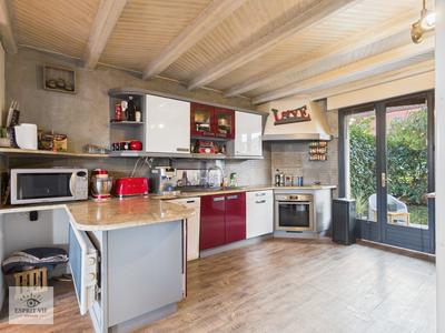 Maison - 180 m² - 8 pièces