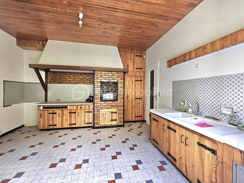 Demeure - 231 m² - 7 pièces