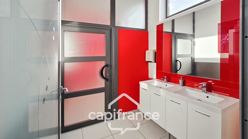 Local commercial - 372 m² - 9 pièces