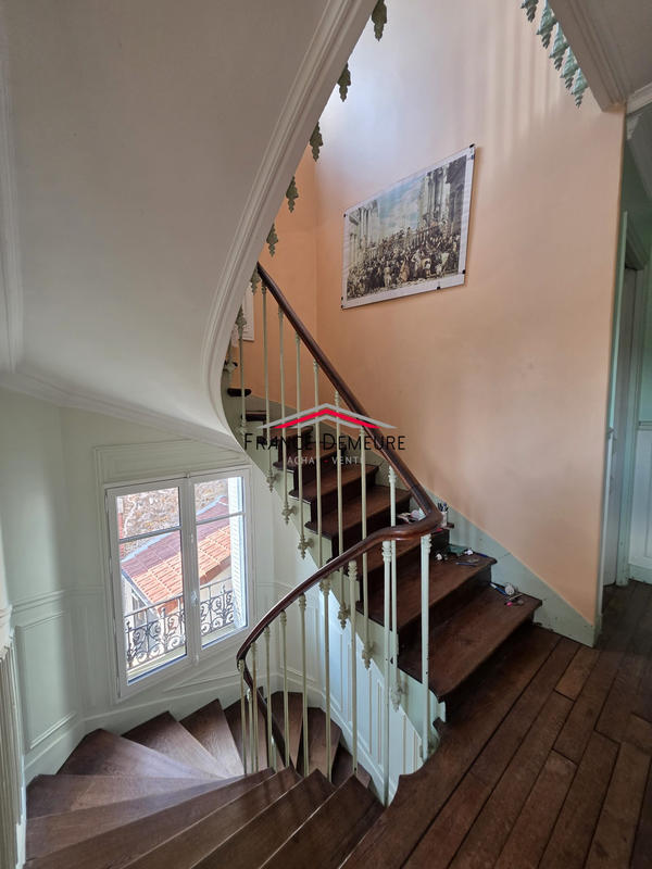 Maison - 183 m² - 8 pièces