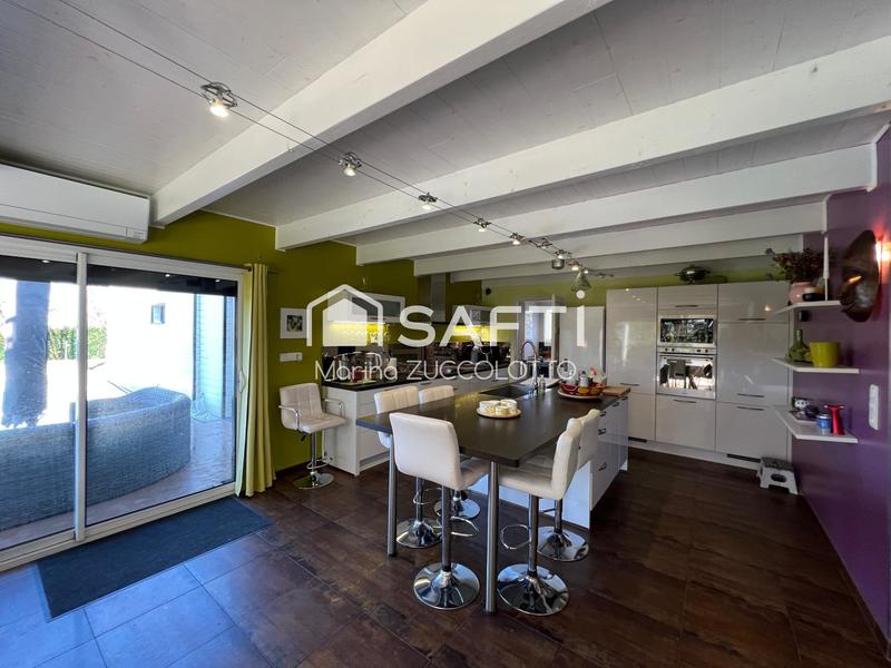 Maison - 178 m² - 10 pièces