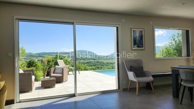 Maison - 202 m² - 7 pièces