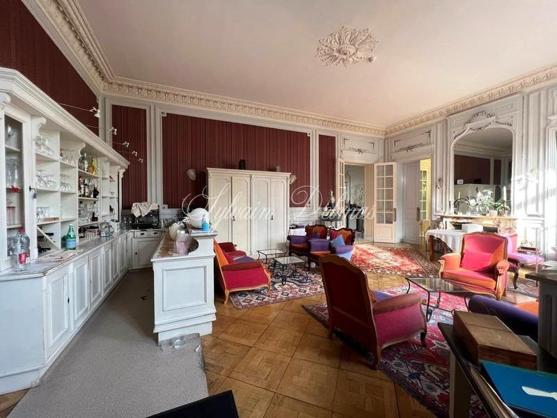 Demeure - 2 000 m² - 25 pièces