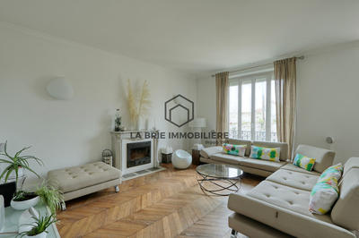 Maison - 235 m² - 9 pièces