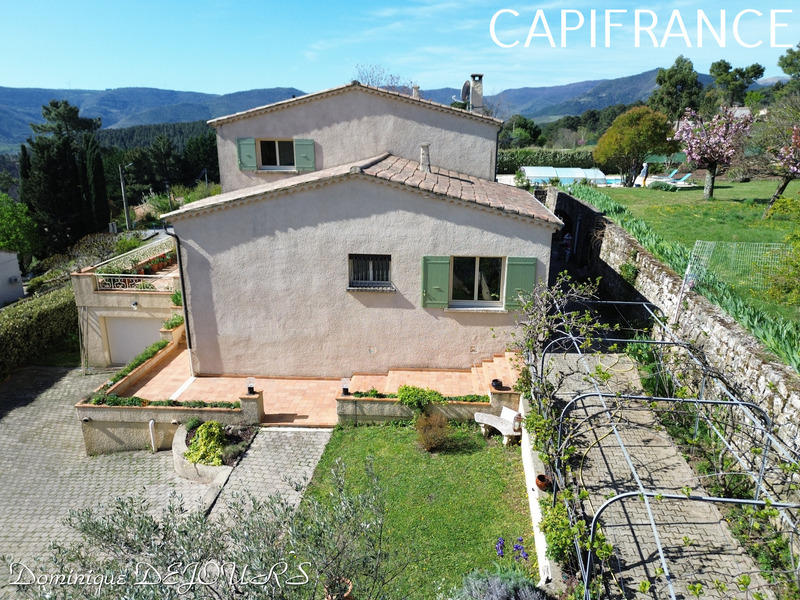 Maison - 250 m² - 8 pièces