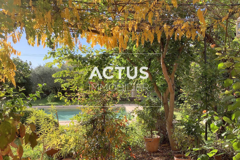 Maison - 210 m² - 7 pièces