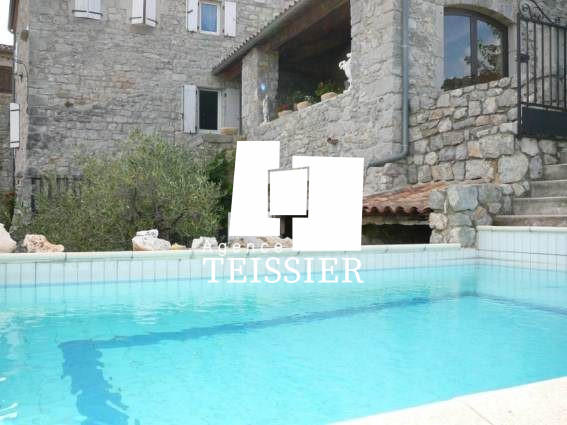 Mas - 450 m² - 14 pièces