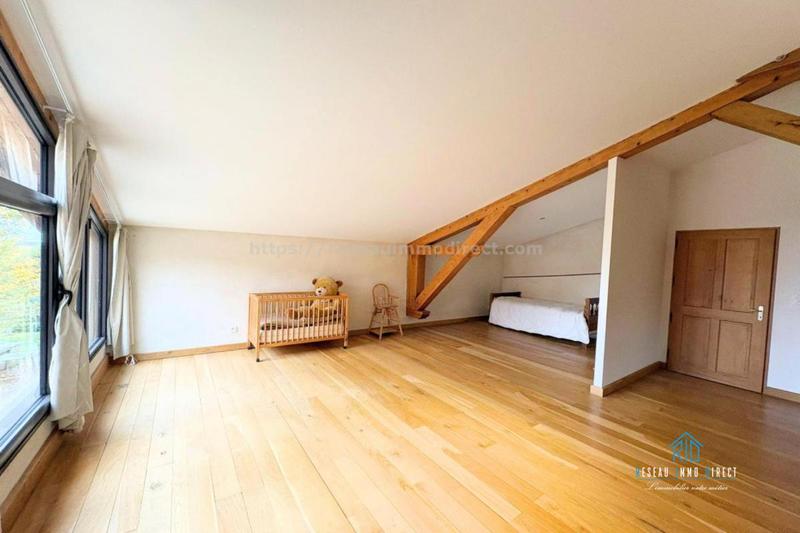 Propriété - 242 m² - 6 pièces