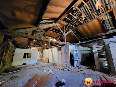 Entrepôt - 1 947 m² - 16 pièces