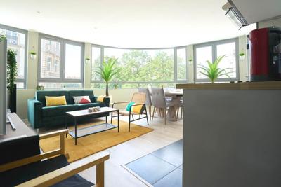 Appartement - 99 m² - 6 pièces