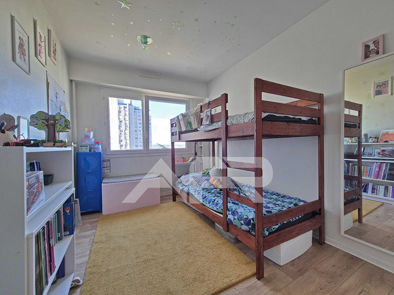 Appartement - 80 m² - 4 pièces