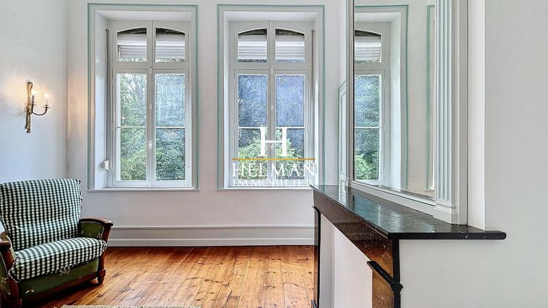 Maison - 300 m² - 8 pièces