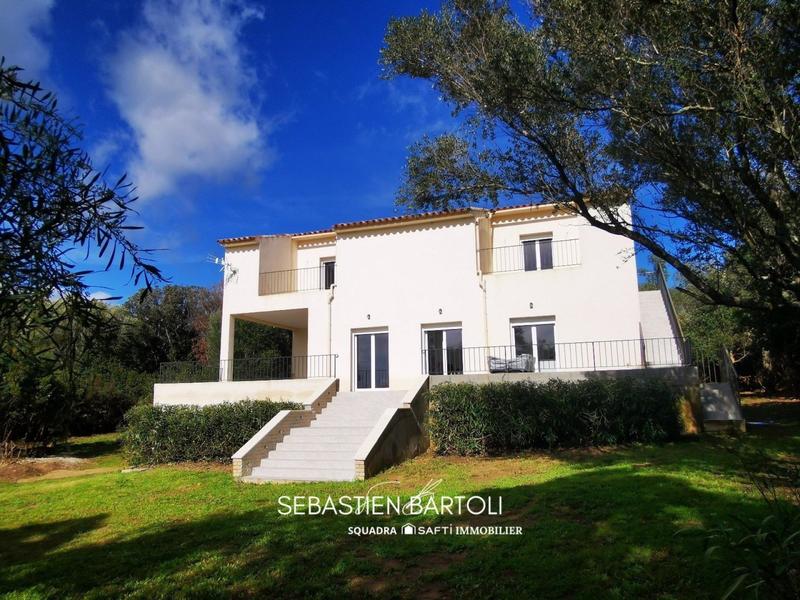 Maison - 208 m² - 4 pièces