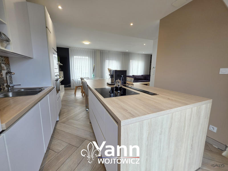 Maison - 98 m² - 5 pièces