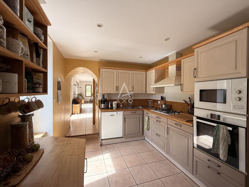 Maison - 210 m² - 9 pièces