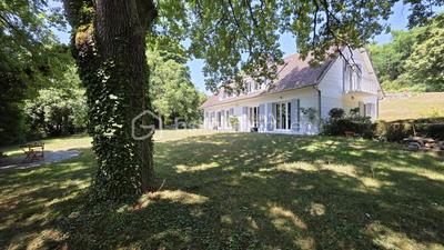 Villa - 230 m² - 9 pièces