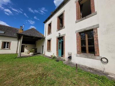 Maison - 222 m² - 12 pièces