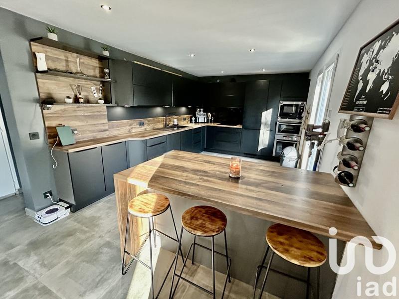 Maison - 210 m² - 7 pièces