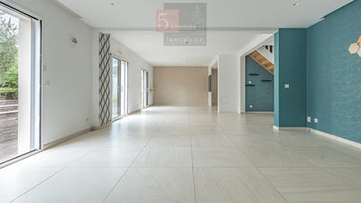 Maison - 197 m² - 6 pièces