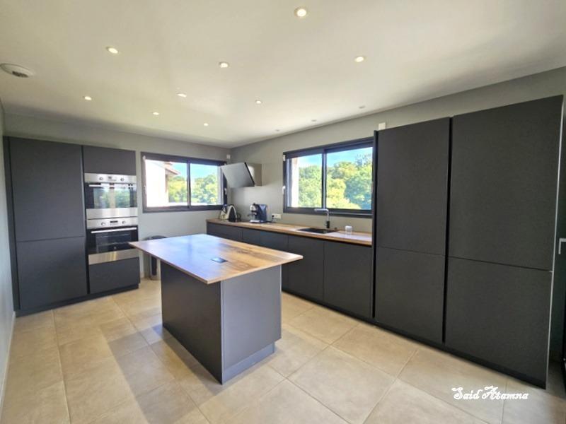 Maison - 137 m² - 4 pièces