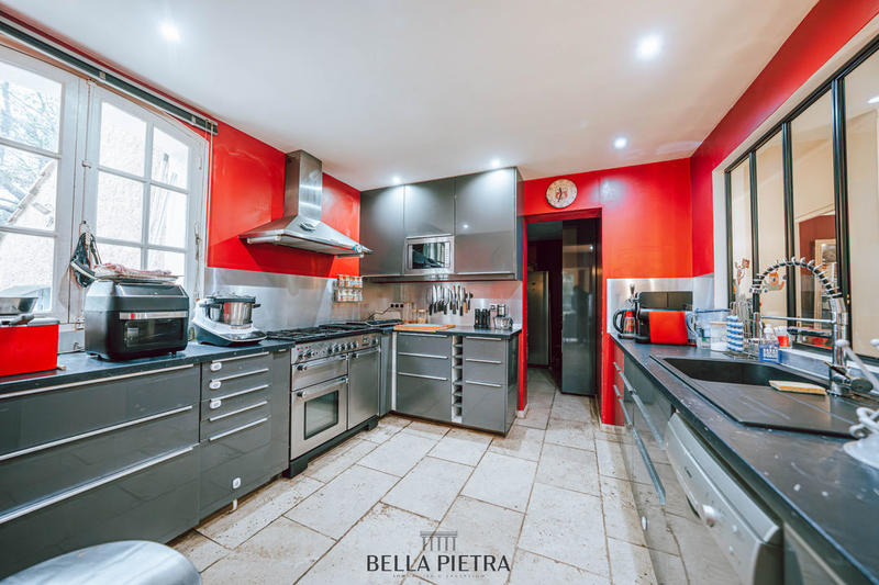 Maison - 351 m² - 15 pièces