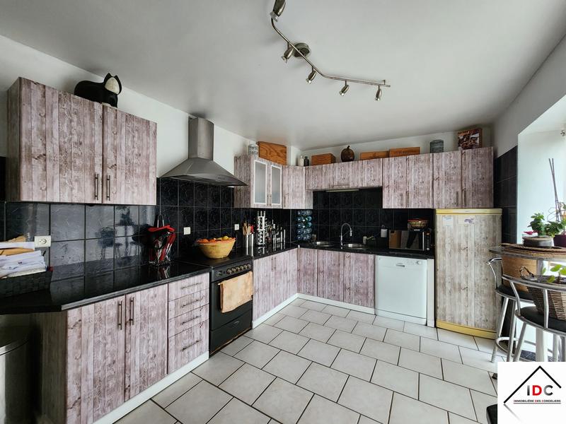 Maison - 240 m² - 7 pièces