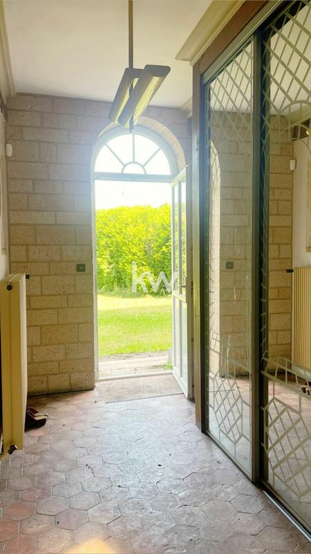 Maison - 240 m² - 9 pièces