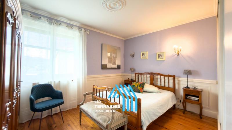 Maison ancienne - 181 m² - 8 pièces