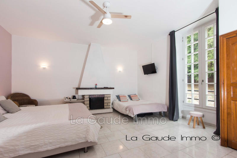 Maison - 269 m² - 9 pièces