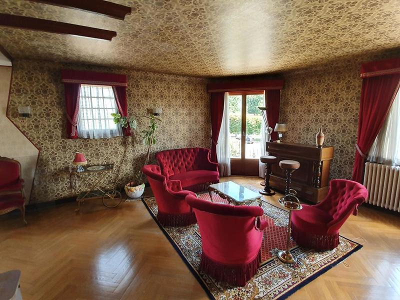 Maison - 210 m² - 6 pièces