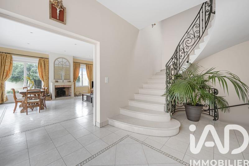 Maison - 251 m² - 10 pièces