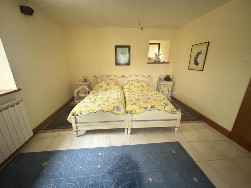 Propriété - 251 m² - 9 pièces