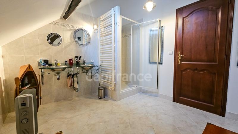 Corps de ferme - 550 m² - 15 pièces