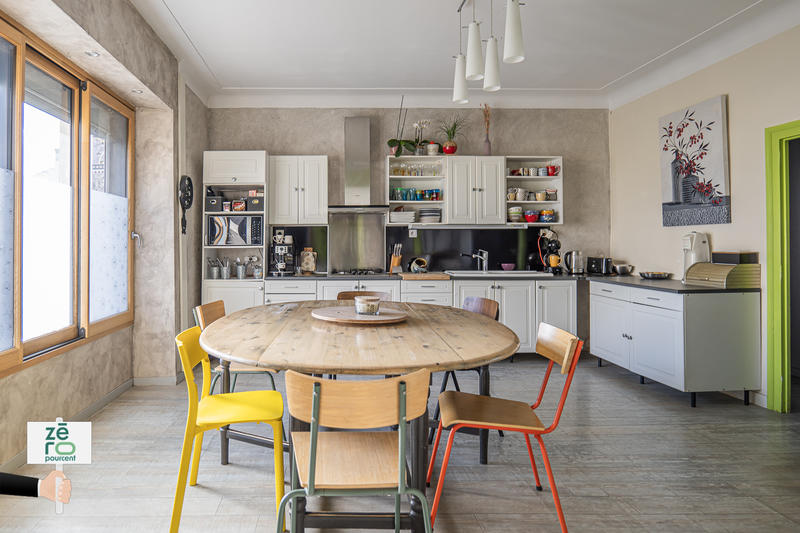 Maison - 230 m² - 10 pièces