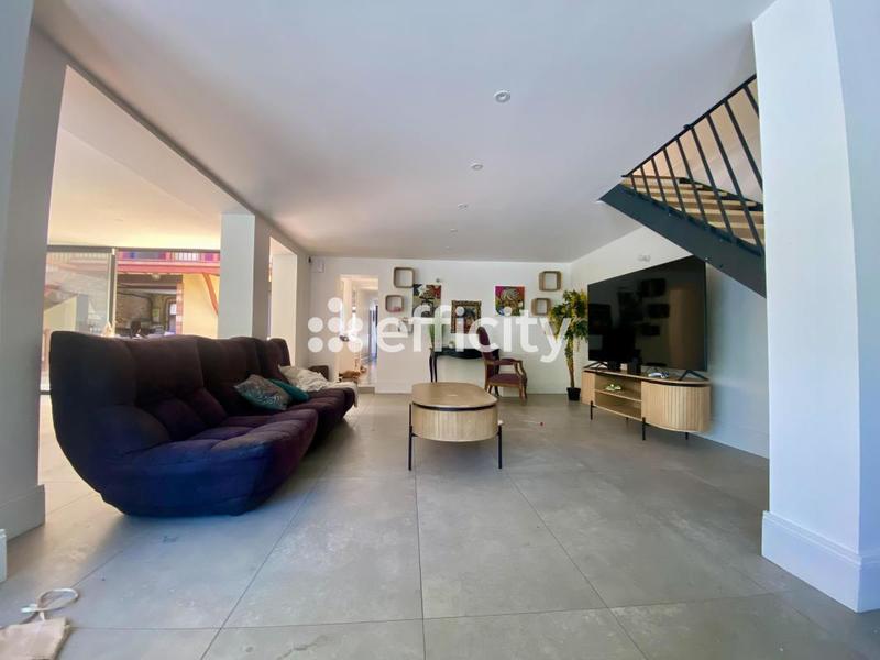 Maison de ville - 255 m² - 7 pièces