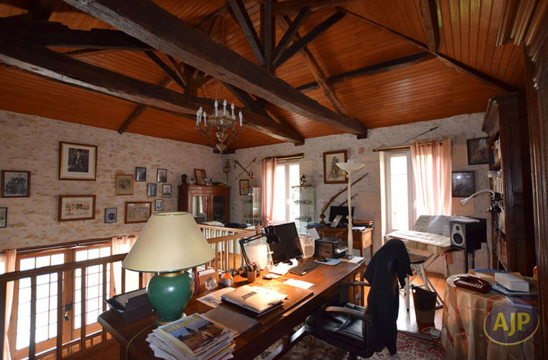 Maison - 260 m² - 8 pièces