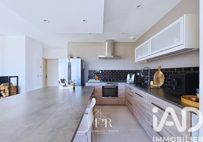 Maison - 200 m² - 4 pièces