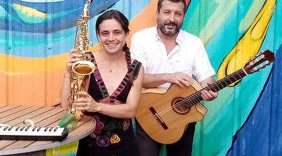 Concert Swinging Pool