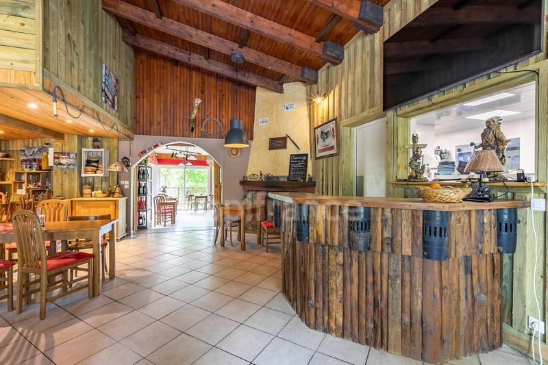 Propriété - 4 000 m² - 30 pièces