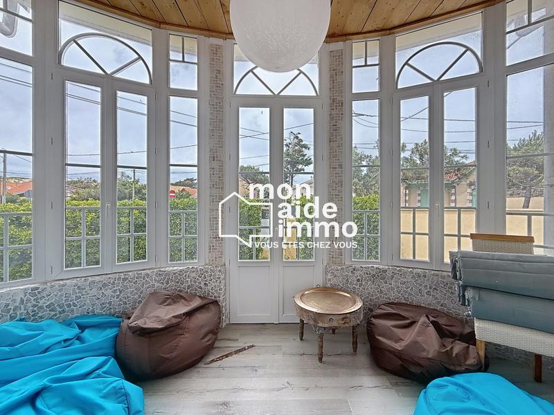 Maison - 220 m² - 6 pièces