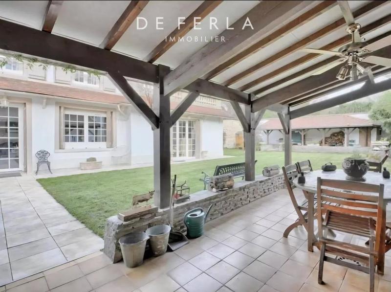 Demeure - 200 m² - 7 pièces