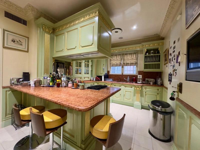 Appartement - 289 m² - 5 pièces