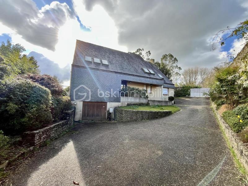 Maison - 258 m² - 9 pièces