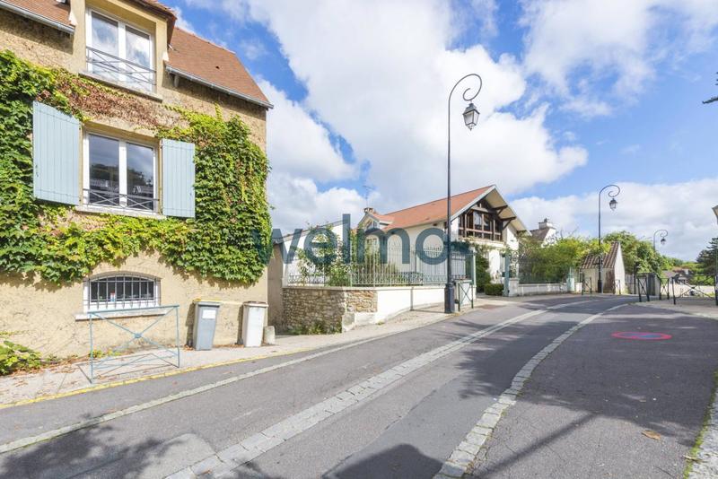 Maison - 370 m² - 11 pièces