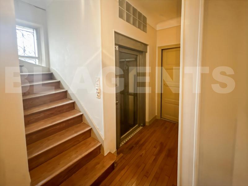 Maison de ville - 263 m² - 9 pièces