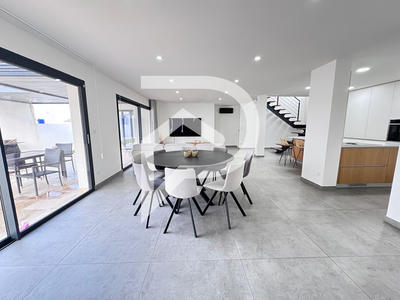 Maison - 183 m² - 6 pièces