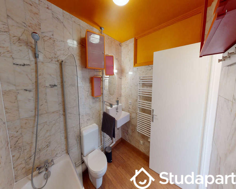 Chambre - 150 m² - 1 pièce