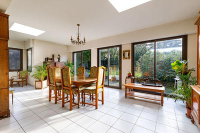 Maison - 170 m² - 8 pièces