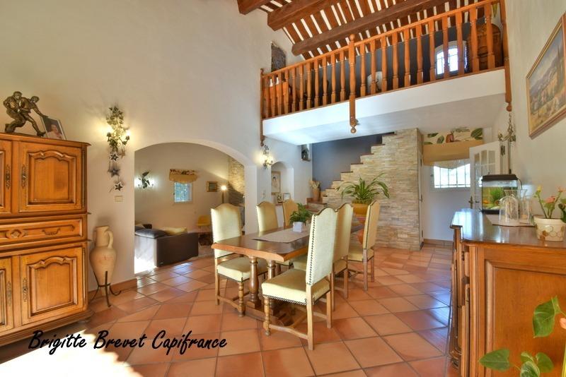 Maison - 230 m² - 6 pièces